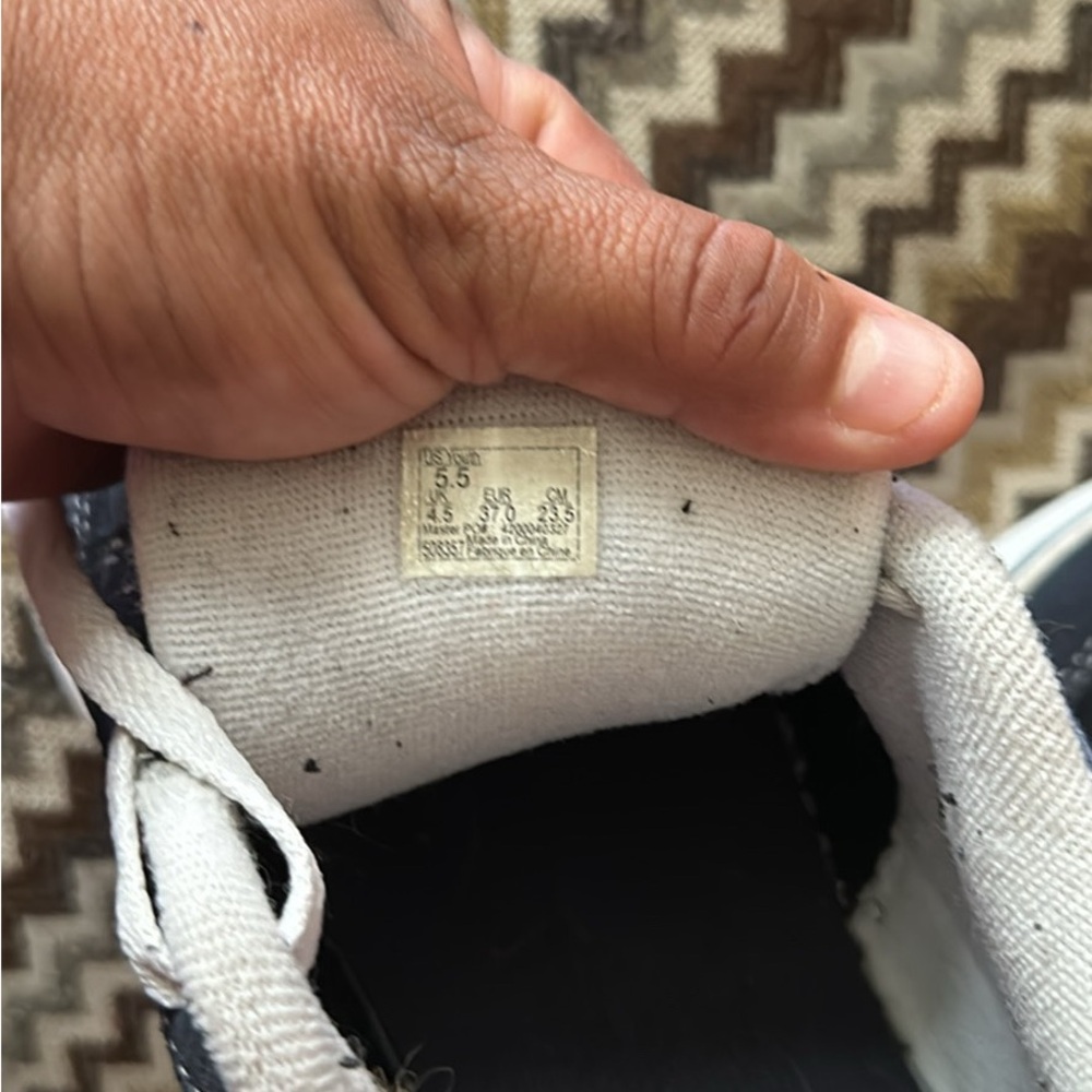 Vans - Picture 3 of 3
